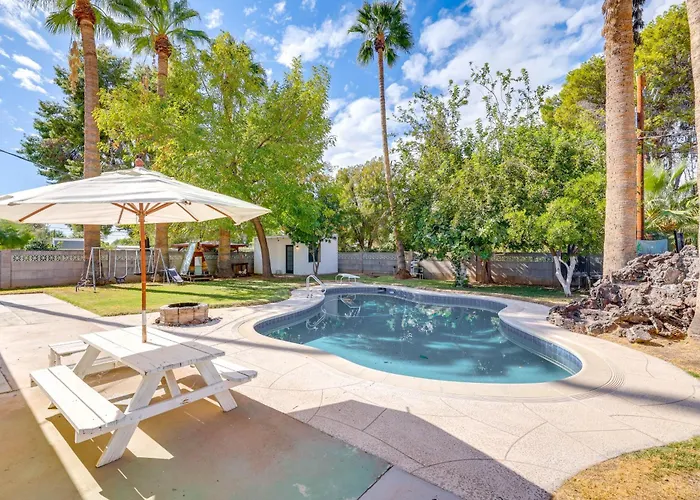 8 Mi To Dtwn Pet-Friendly Phoenix Home!