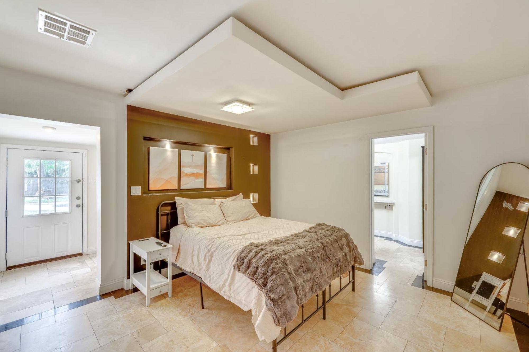 8 Mi To Dtwn Pet-friendly Home!