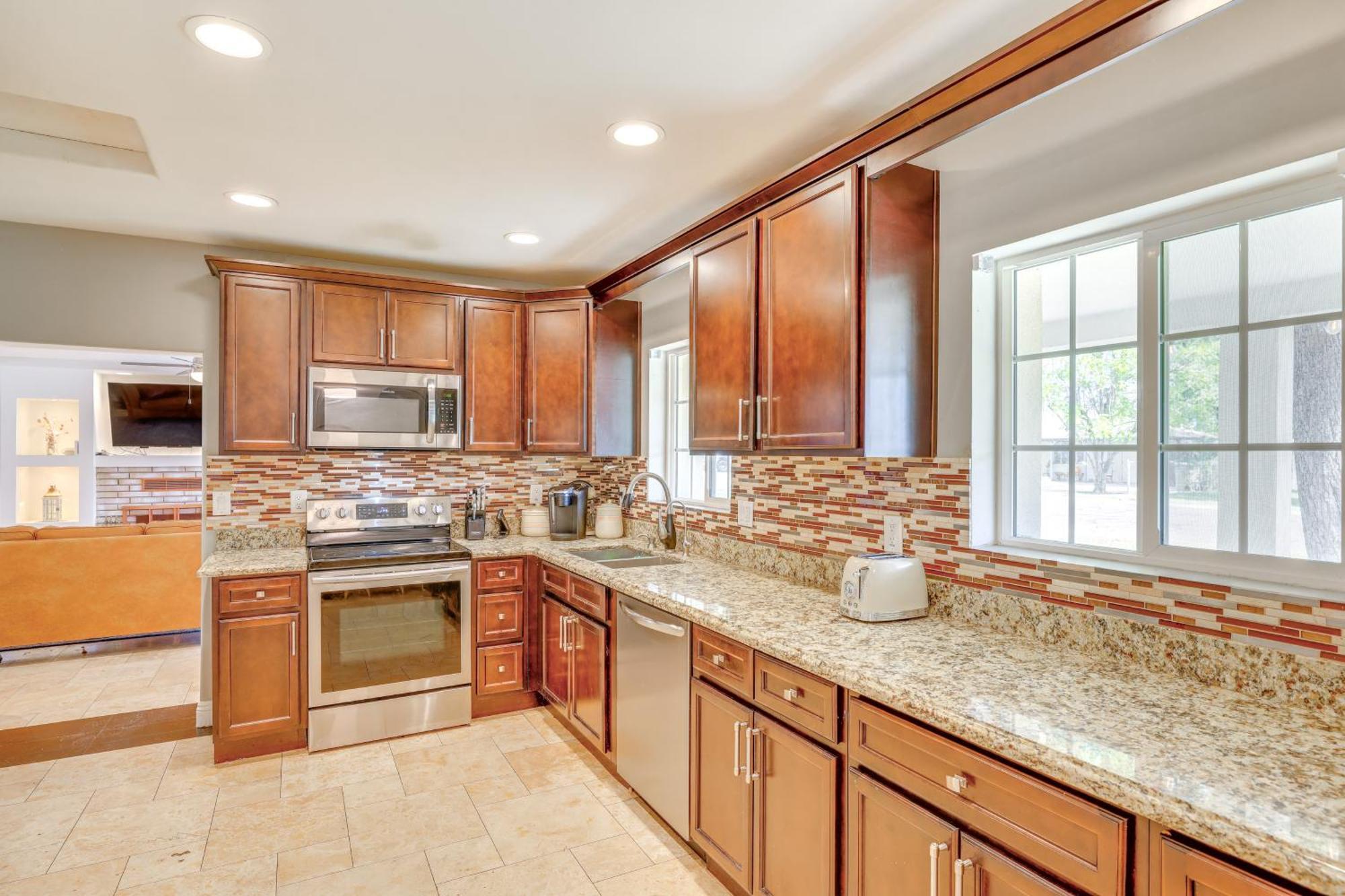 8 Mi To Dtwn Pet-friendly Home! *
